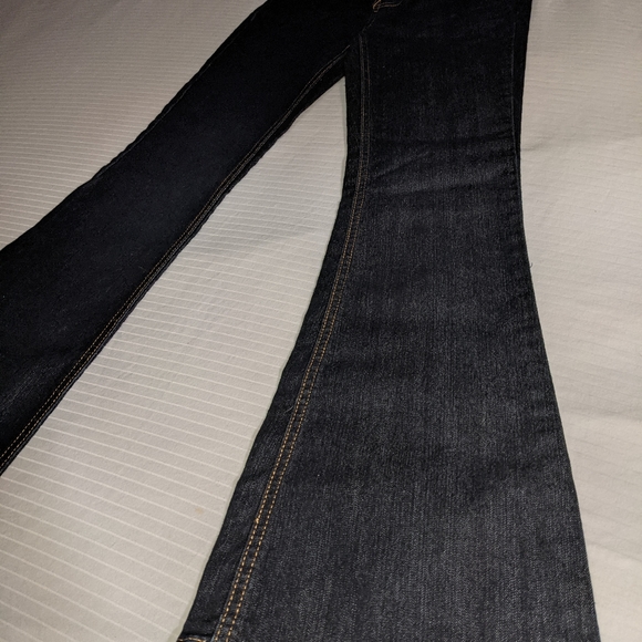 Beautiful low rise dark wash denim jeans - Picture 4 of 7